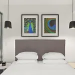 Modern 1-Bed With Balcony In Bustling Surry Hills