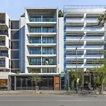 Modern 1-Bed With Balcony In Bustling Surry Hills