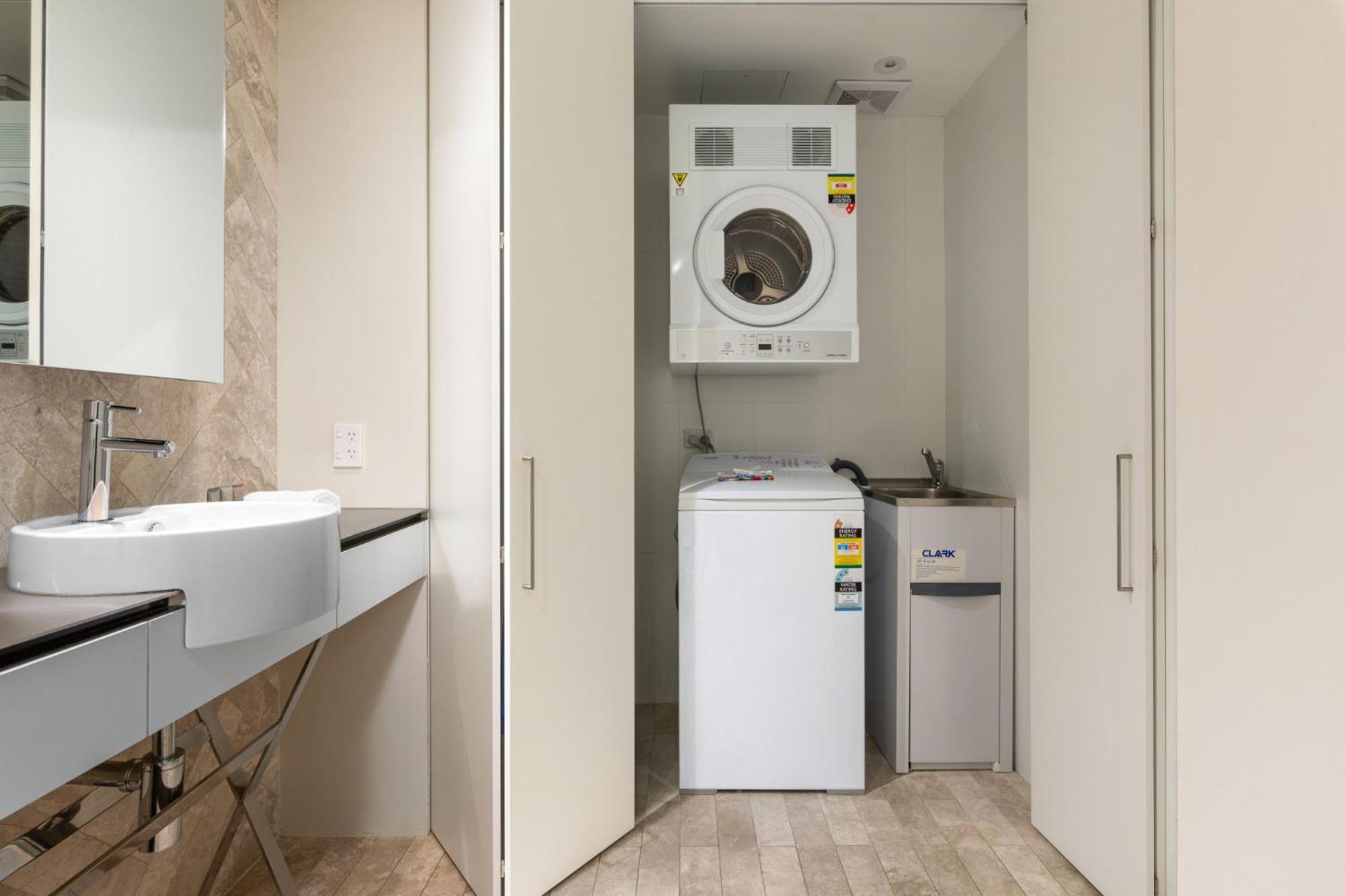 Apartment Modern 1-bed With Balcony In Bustling Surry Hills *