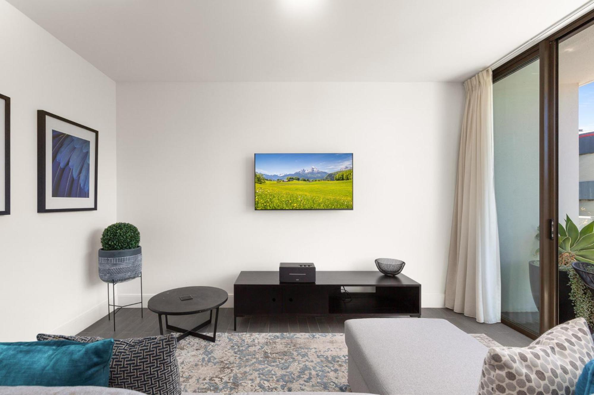 Modern 1-bed With Balcony In Bustling Surry Hills *